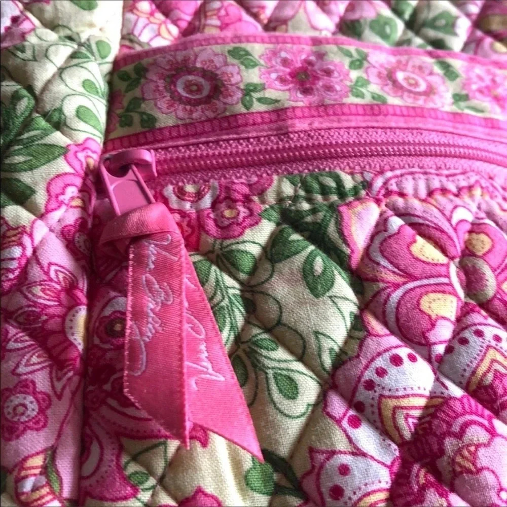 VERA BRADLEY EUC WOMENS PINK CROSS BODY BAGS SUMMER FLORAL TRAVEL POCKET BOOK - Picture 3 of 7